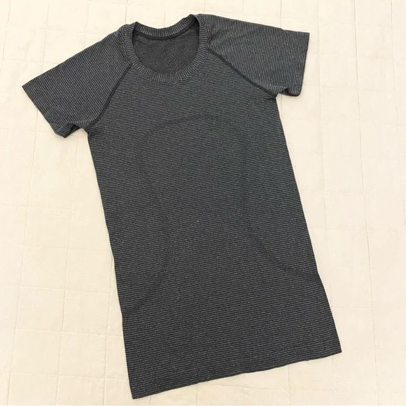 Lululemon Swiftly Tech tee - Picture 2 of 5
